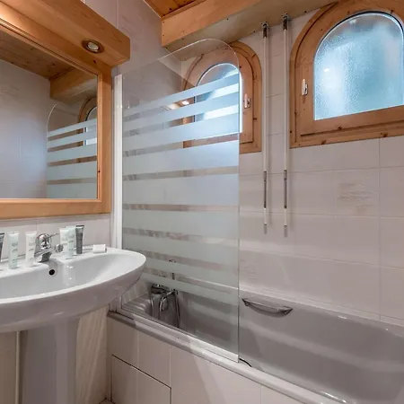 Duplex Spacieux A 1850 - 8 Pers, Pieds Des Pistes, Cheminee, Garage, Wifi Inclus - Fr-1-631-56 * Куршевель